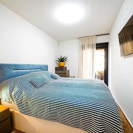 Modern 3-bedroom Haven In Almendros San Pedro *