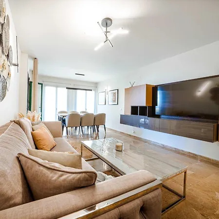 Modern 3-bedroom Haven In Almendros San Pedro Apartment